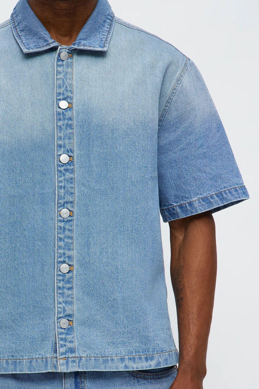 NovaMen Relaxed Ansel Tapestry Denim Short Sleeve Shirt